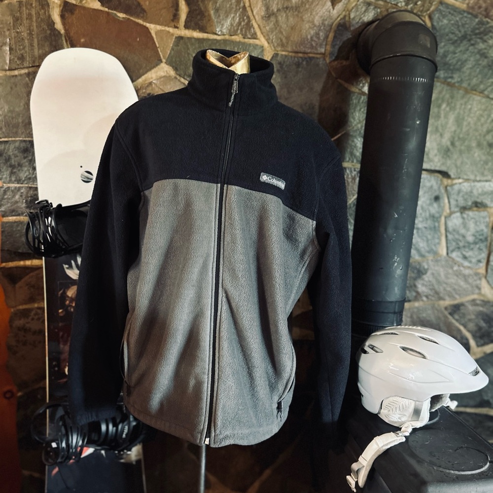Columbia Men's Two-Tone Black and Gray Ski Jacket
